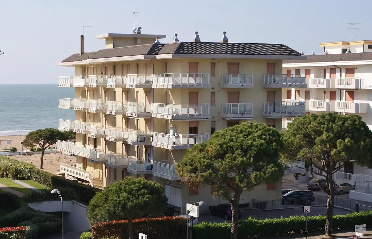 Appartamenti Diplomatic-Residence Fronte Mare-Piazza Torino-Lido Di Jesolo Apartmán
